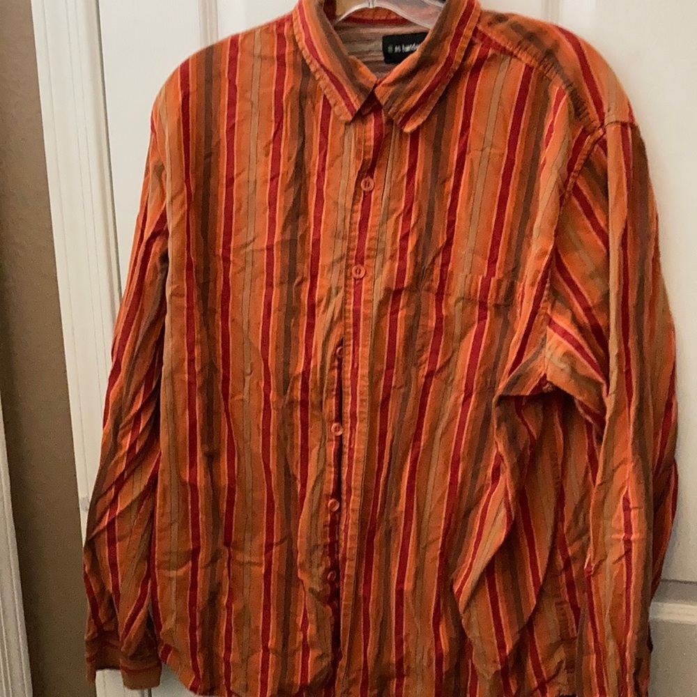FINAL MARKDOWN Men’s no boundaries shirt large